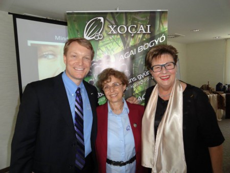 Jeremy Reynolds és Christel Frank társaságában